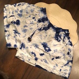 ⛵️SeaSpice Resortwear Cotton tie dye elastic waist crochet frt hem short shorts